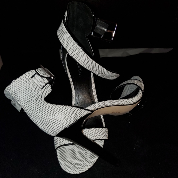 Heels - Picture 2 of 3